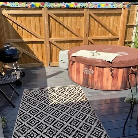 Elkstone Studio Private Hottub Pet Friendly Malvern Exterior photo