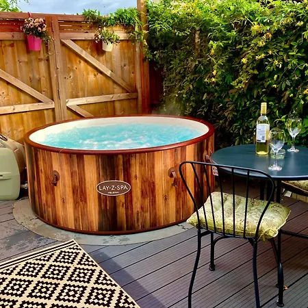Elkstone Studio Private Hottub Pet Friendly Malvern Exterior photo